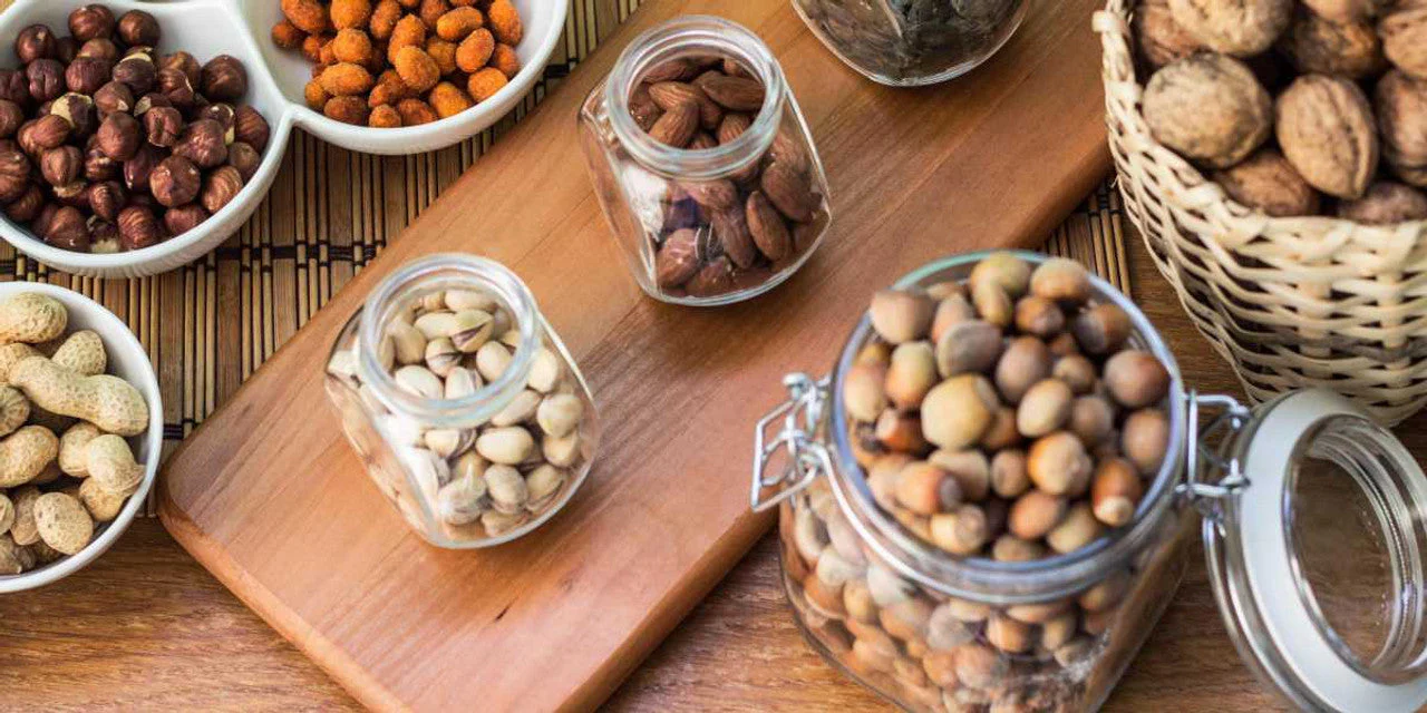 store and preserve the quality of Nuts