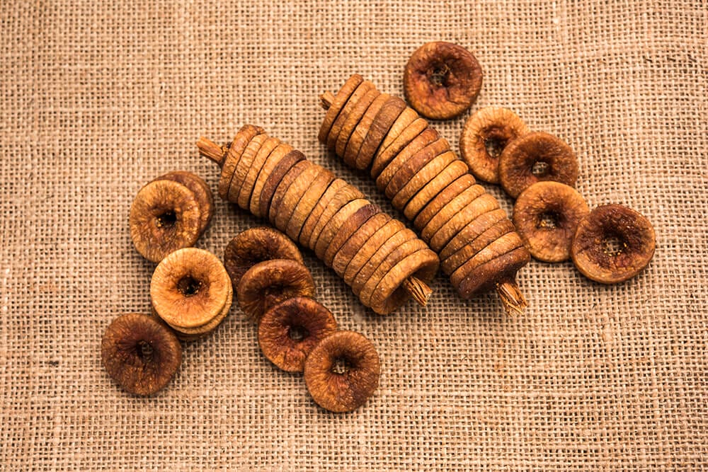 Properties of dried figs and their effects on health